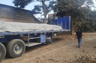 Hacen disparos para robar tráiler con sacos de mineral