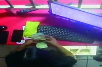 Mujer se ganó la confianza de trabajadores y logró sustraer el dinero.