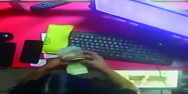 Mujer se ganó la confianza de trabajadores y logró sustraer el dinero.