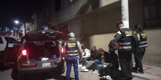 Caen en camioneta robada en Lima y con placa falsa