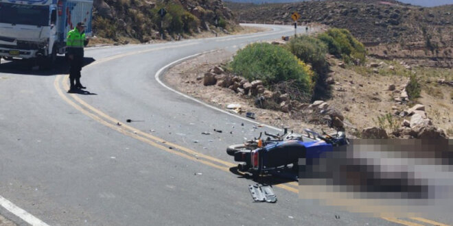 Motociclista fallece tras choque contra camión