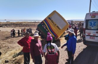 19 heridos tras despiste de minibús en Chimu