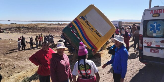 19 heridos tras despiste de minibús en Chimu