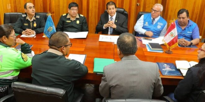 Reunión de autoridades de Juliaca y la Policía Nacional.