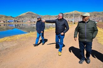 Ministro del Ambiente inspecciona bahía interior