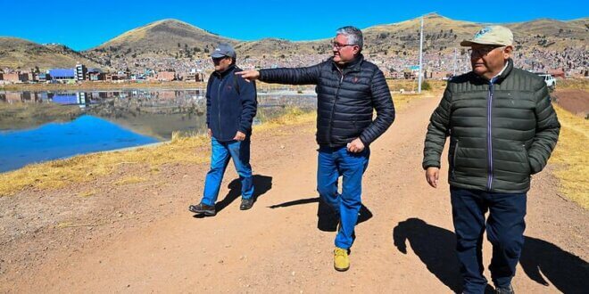 Ministro del Ambiente inspecciona bahía interior