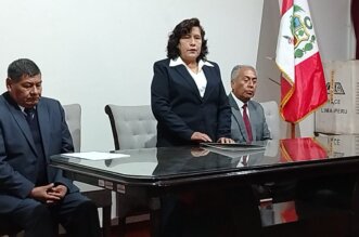 Nueva directora de UGEL asume en un tenso clima