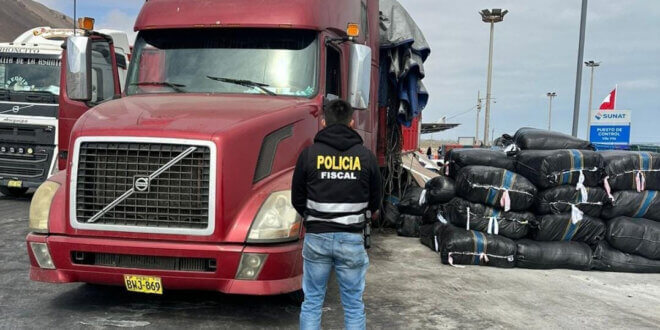 Incautan tráiler y ropa de contrabando por S/250 mil