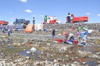 Puno: Pobladores lavan su ropa en el río Maravillas