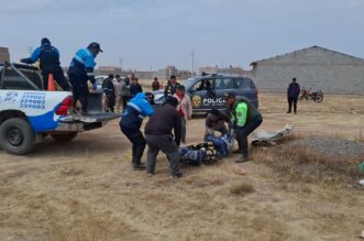 Lo abandonan en descampado