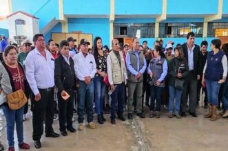 Gerente general del Gobierno Regional de Arequipa hizo anuncio en colegio.