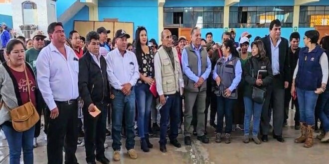 Gerente general del Gobierno Regional de Arequipa hizo anuncio en colegio.