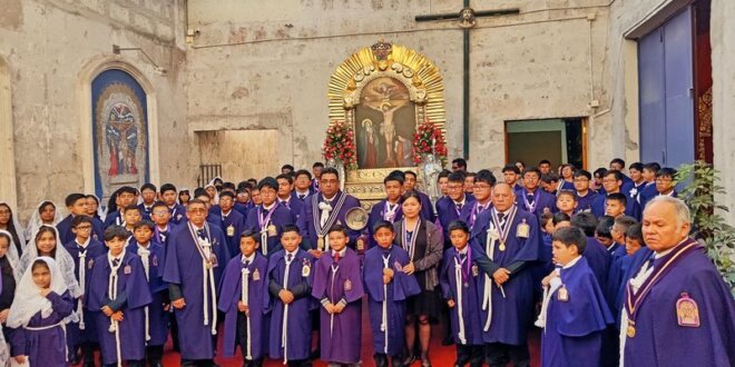 Entronización del Señor de los Milagros.