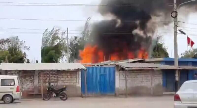 Bombero queda grave luego de inhalar gases