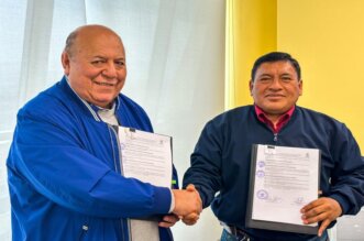 Gobernador Luis Torres y alcalde Hugo García suscribieron acuerdos.