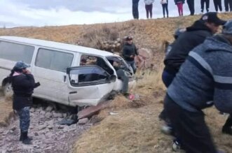 En la vía Putina Quilcapunco en el sector de Mijani kilómetro 7, una combi cayó al río.