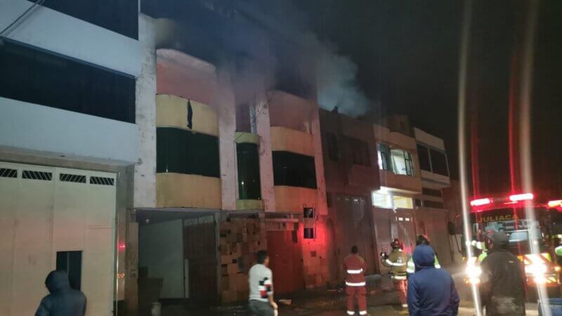 Pánico por incendio de vivienda