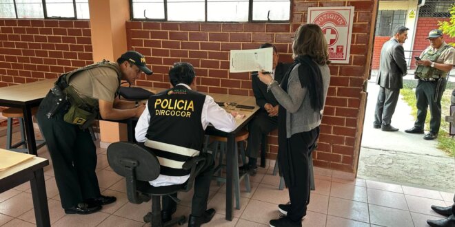 Cae docente por pedir 150 soles a estudiante