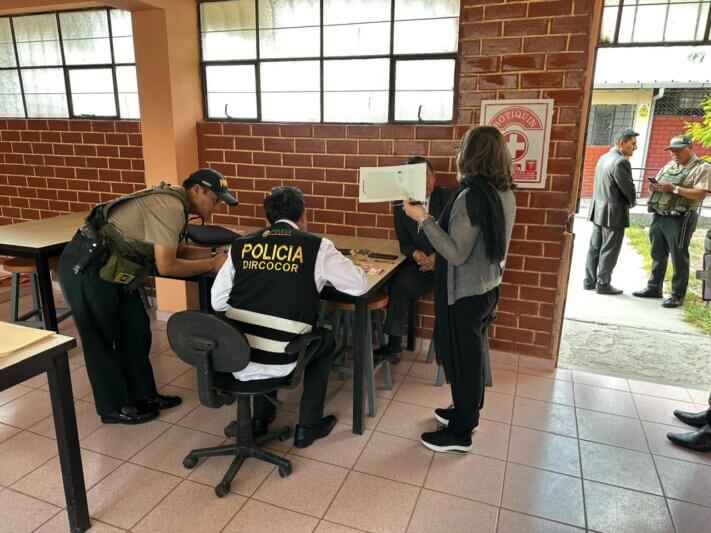 Cae docente por pedir 150 soles a estudiante