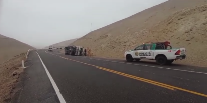 Accidente de tránsito en la Panamericana Sur deja daños materiales en Camaná