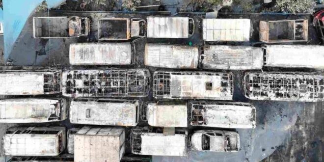 Un incendio consumió 25 buses.