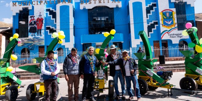 Puno: Gerencia Regional de Desarrollo Económico entregó 21 molinos picadores y peletizadoras