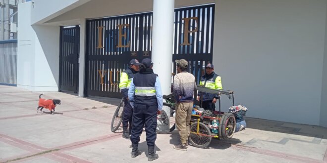 Intervienen a extranjero colombiano frente instituto superior de Yunguyo.