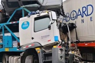 Violento choque entre un trailer y camión. Al momento se registra un herido grave en Pacasmayo