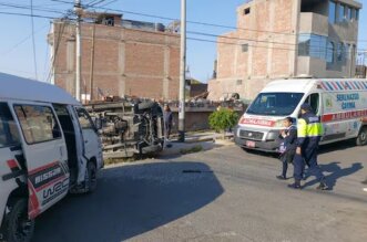 Arequipa: Reportan dos escolares heridos en choque de combis informales en Cayma