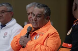 Gobierno no declara estado de emergencia por incendios forestales, pero lo reconsiderará si la situación empeora