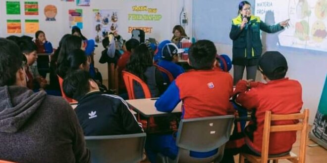 Capacitan a estudiantes de Puno.