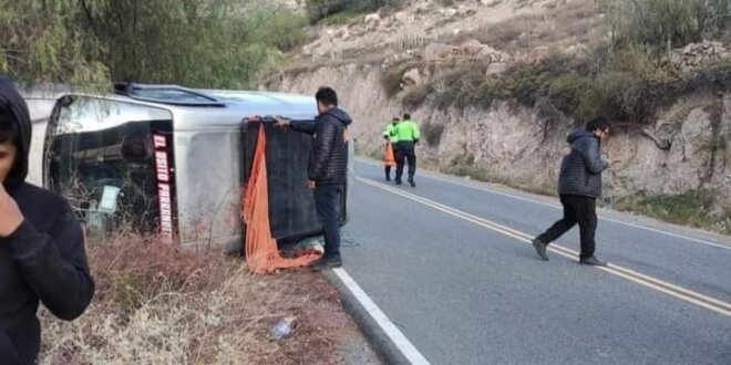 ACCIDENTE TRÁNSITO: INTEGRANTES DE AGRUPACIÓN MUSICAL SUFREN VOLCADURA EN CHUQUIBAMBA.