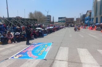 Puno: Profesores sitian la Plaza de armas de Ilave