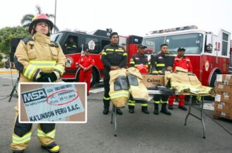 Bomberos recibieron equipos de protección.