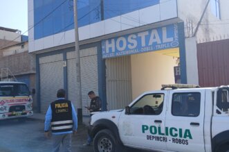 Asaltan a comerciantes en la puerta de un hotel