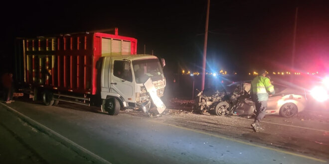 Un herido grave deja choque de camión y auto