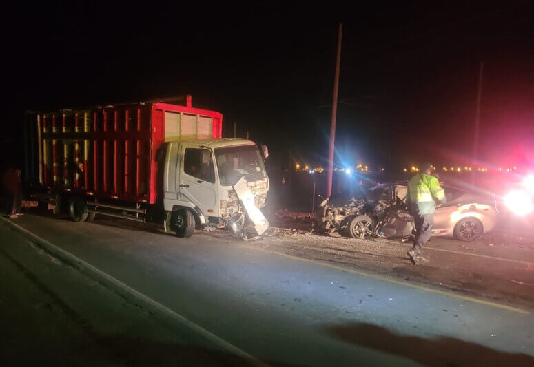 Un herido grave deja choque de camión y auto