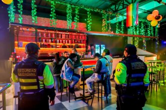 Clausuran y multan tres bares y discoteca