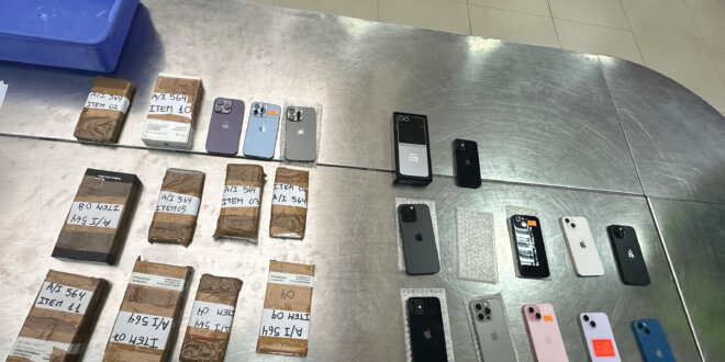 Pareja cae con celulares Iphone por 120 mil soles