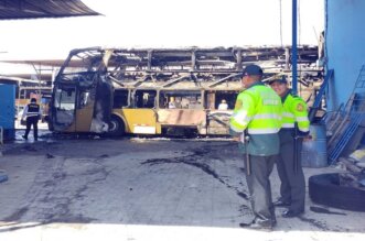 Incendio ocurrió en taller de empresa entre las avenidas Pinto e Industrial.