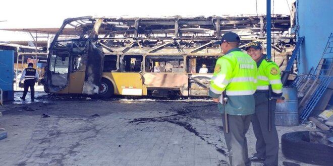 Incendio ocurrió en taller de empresa entre las avenidas Pinto e Industrial.