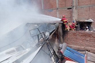 Incendio causó pánico en el Jr. Piérola