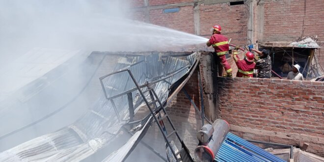 Incendio causó pánico en el Jr. Piérola