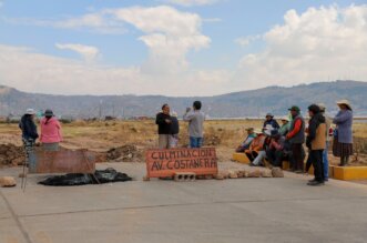 Puno: Costanera Sur sigue bloqueada por vecinos