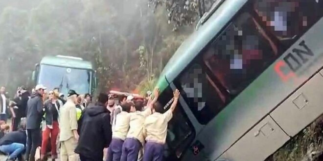 Bus retornaba de Machu Picchu a Aguas Calientes.