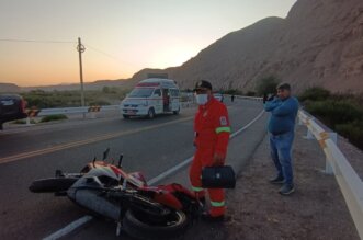 Tacna: Motociclista fallece tras despiste y joven se ahoga