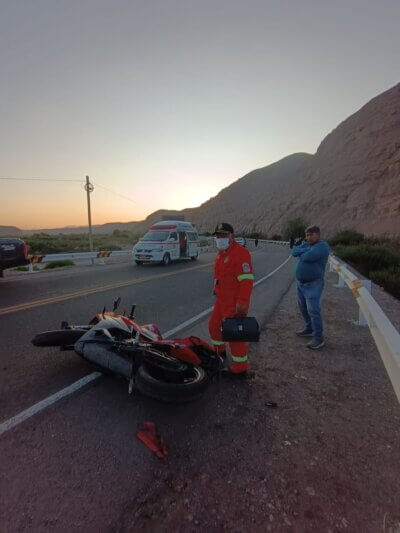 Tacna: Motociclista fallece tras despiste y joven se ahoga