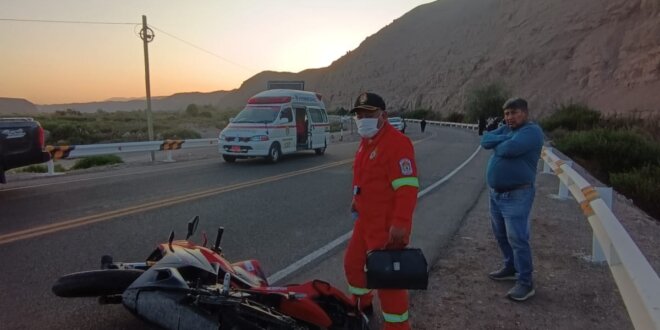 Tacna: Motociclista fallece tras despiste y joven se ahoga