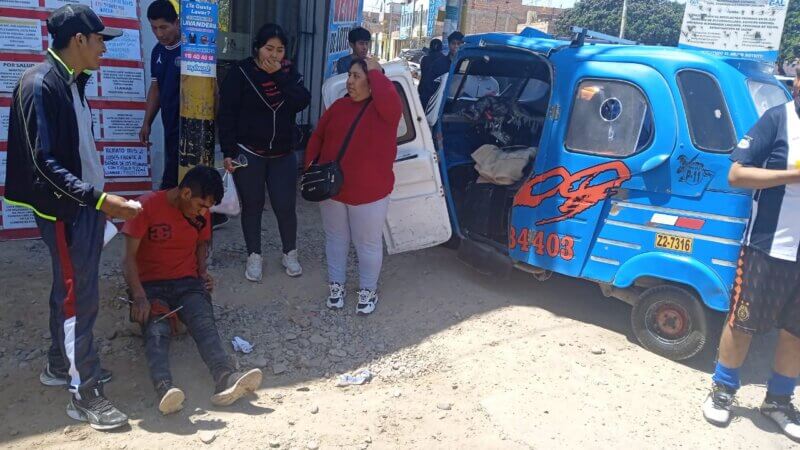 Mototaxista queda herido tras colisión por caos vehicular