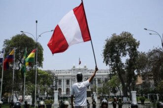 La marcha avanza hacia el Congreso.